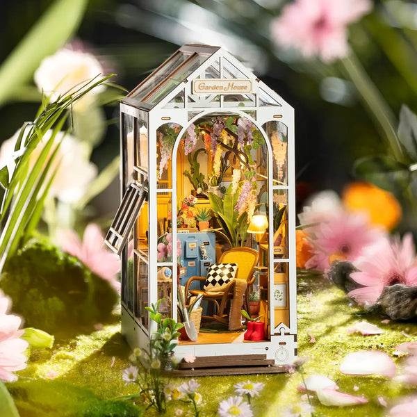 gardenhousemain_grande.webp?v=